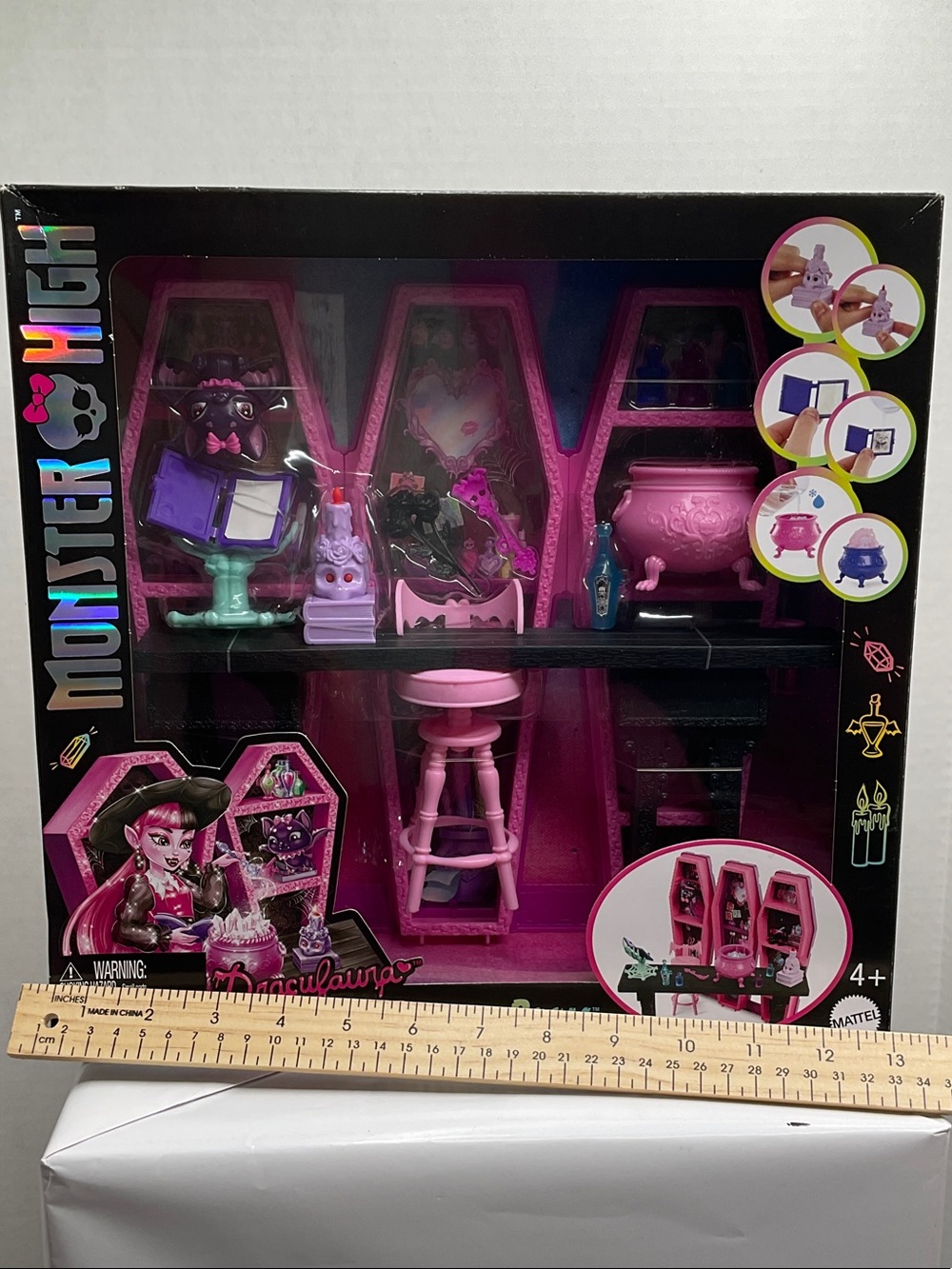 Monster High Draculaura Secret Potion Room Pink and Black Vanity Playset (75)